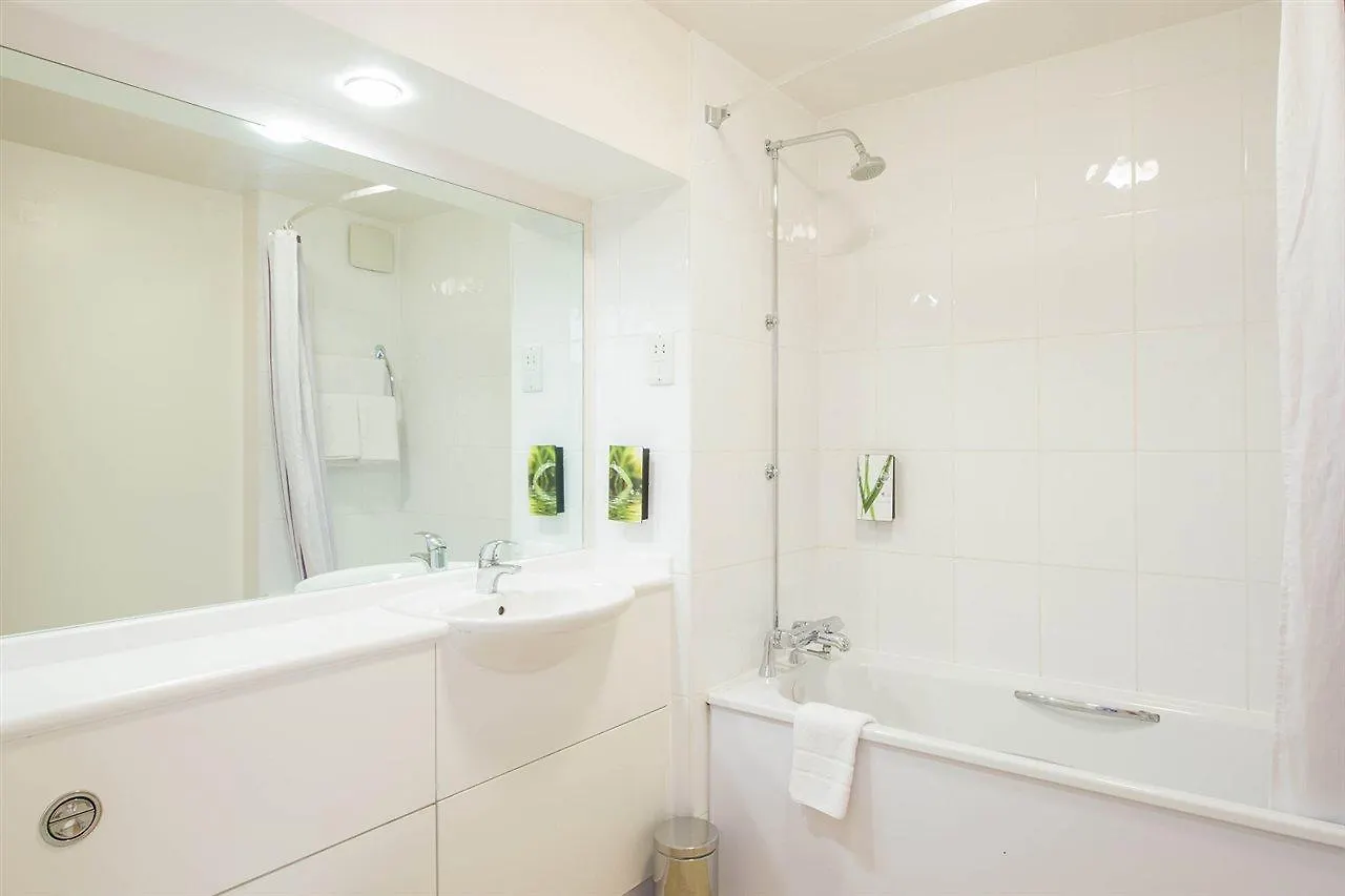 Premier Inn Bournemouth East 3*,