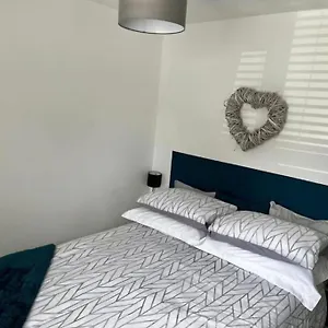  Apartment Lovely 1 Bed Serviced Near The Centre With Free Parking United Kingdom